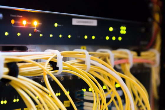 Leitungen in einem Netzwerkschrank Netzwerktechnik